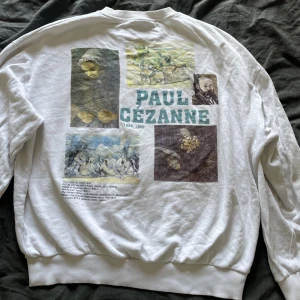 Sweatshirt  - Knappt använt, riktigt snygg! Oversized.