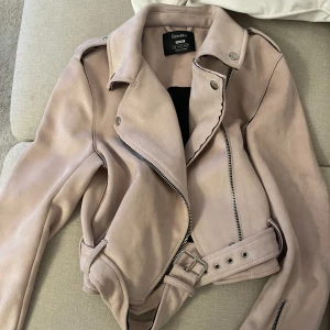 Bershka  - Knappt använd 