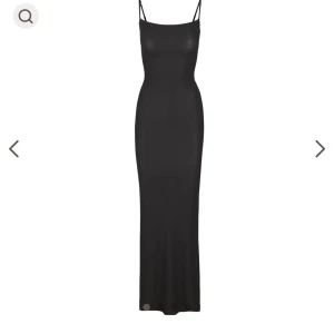 Skims soft lounge long slip dress - Säljer min skims klänning , endast använd 1-2 ggr strl xs/34
