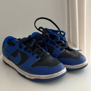 Nike Dunk Low 41 - Nike Dunk Low, Retro black hyper cobolt   US8/ EU41  Pris kan diskuteras 