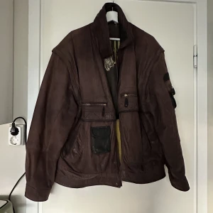 Läder/mocka jacka - I fint skick Osäker på om det är äkta läder och mocka