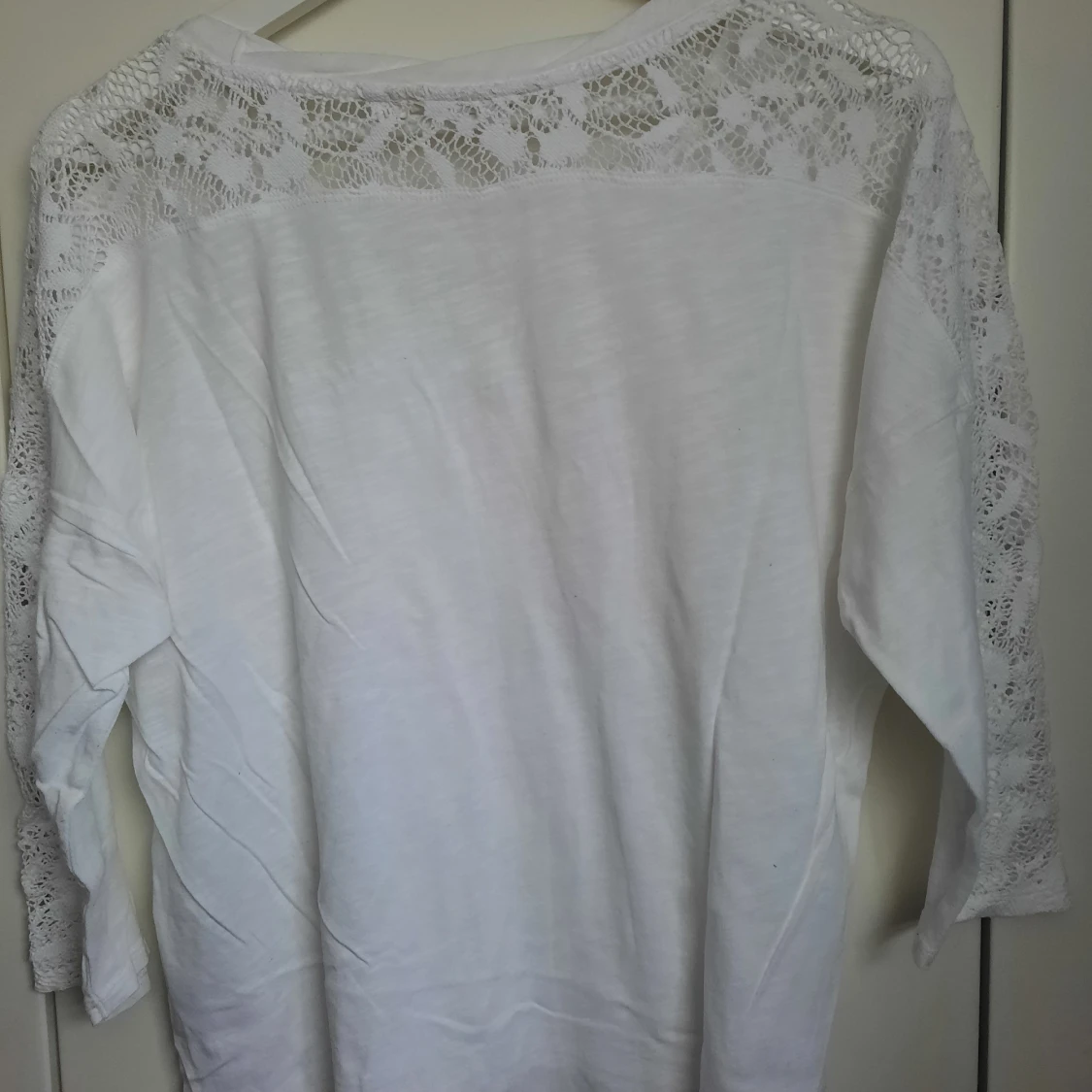 Vit tröja med spetsad armar, LOGG (H&M) - 91