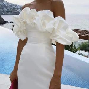 Super fin och unik klänning, aldrig använd bara testad❤️i storlek xs köpt för 699kr i Italien!