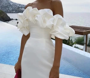 Vit klänning🤩 - Super fin och unik klänning, aldrig använd bara testad❤️i storlek xs köpt för 699kr i Italien!