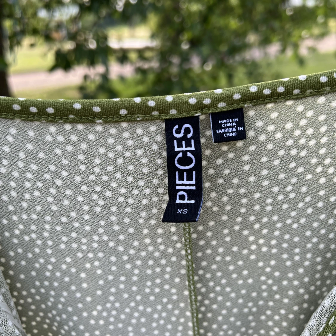 Prickig klänning  - 91