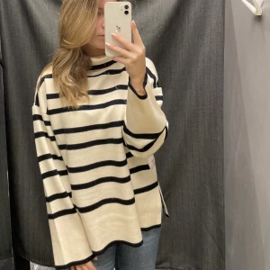 Stickad tröja - Randig stickad tröja från Vero Moda. 