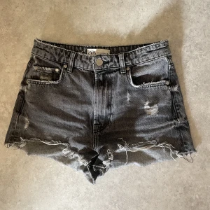 Zara shorts - Zara short i bra skick! 