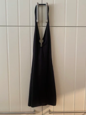 Oanvänd hm klänning!! - En perfekt festklänning med prislapp kvar, oanvänd. 