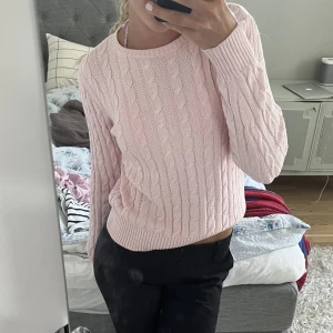Gullig Ralph lauren tröja💖💗💓💞 - Säljer min fina Ralph lauren tröja som aldrig kommit till användning.🩷 Den är i storlek 16 (barnstolen XL) och passar mig som vanligtvis bär XS eller S🩷