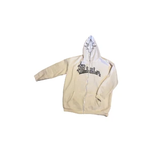 Full zip upp hoddie  - Storleken är M men är  oversize S Dm om du har frågor 🔱