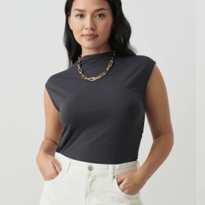 Soft touch tröja - Säljer denna fina topp ifrån Gina tricot då den inte kommer till användning för mig. (Säljer i färgen på som två första bilderna, den mörkare grå) 🎀