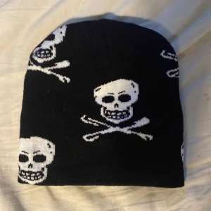 Dödskalle mössa - Cool mössa aldrig använd. 