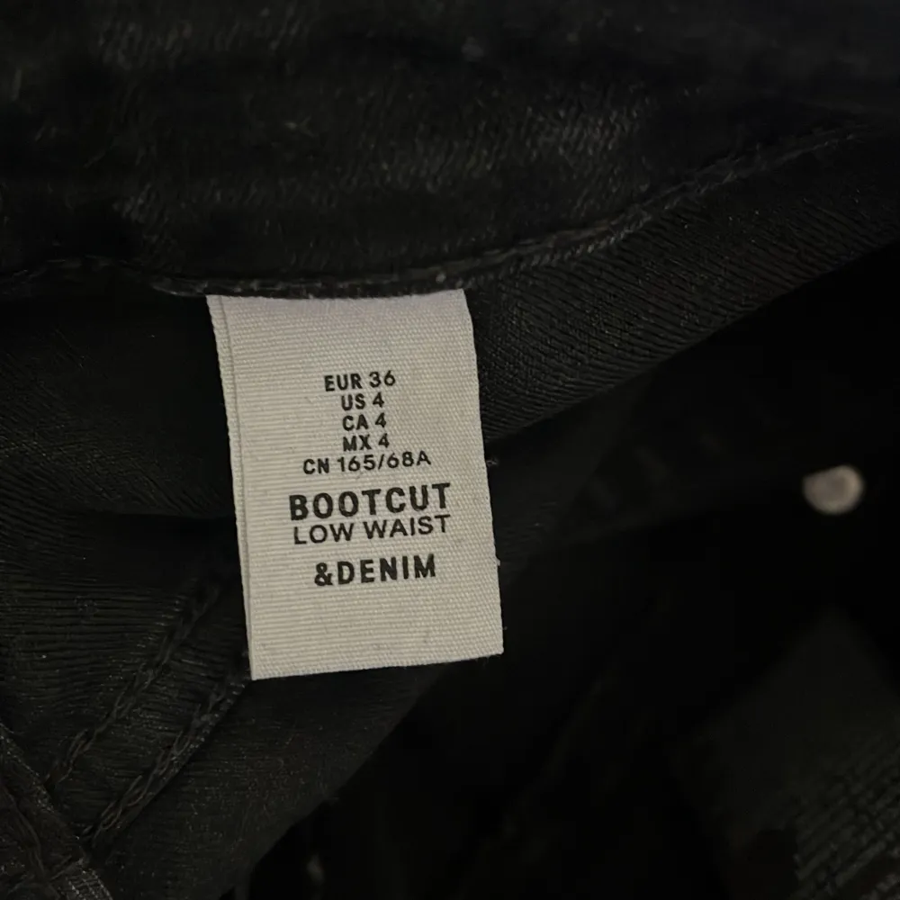 Från hm, bra skick (spelen är smutsig inte byxorna🩷) köparen står för frakten 🩷. Jeans & Byxor.