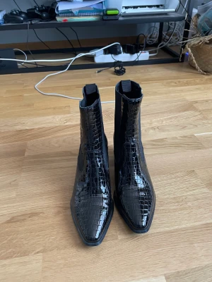 Vagbond boots - Här är mina älskade boots från vagabond använda 2 gånger helt fräsha o redo att användas av någon annan. Äkta behandlat skinn och behöver inget typ av behandling utan torkas bara av vid smuts o liknande super smidiga! 