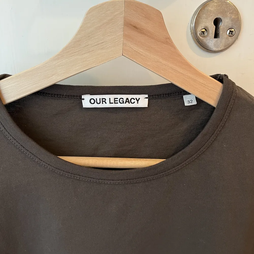 Aldrig använd t-shirt från Our Legacy. T-shirts.
