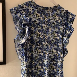 Klänning - Fin sommarklänning, nästan aldrig använd! Passar xs-m