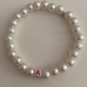 Armband - Ett handgjort armband med bokstav