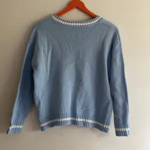 Säljer denna blå tröja från shein!! Köpte second hand i bra skick 🤍