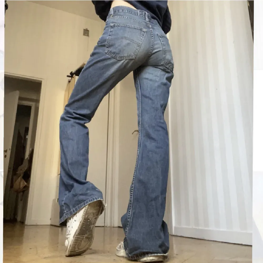 Säljer mina jätte fina blend jeans då dem blivit för små i midjan. Midjemåttet är 74, innebenslängden är 80  Omkrets rund låret är 52! Bara fråga om fler bilder!💕. Jeans & Byxor.