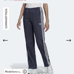 byxor  - jag säljer dessa asss snygga byxor, de är adidas och jag älskar dom men de kommer tyvärr inte så ofta till användning,s priset kan diskuteras. De är använda mycket men är inget som syns och typ som nya,storlek 36 Skirv till mig innan du trycker ”köp nu”. 