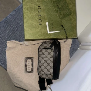 Gucci Eden Belt Bag - Hej säljer nu min fina och limiterad gucci väska som kommer med all og, kvitto, box och dustbag.Bara att slå iväg ett pm vid frågor. MVH🤗