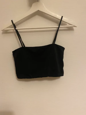 Bikini topp - Bikinin är i storlek 36 och är använd vid två tillfällen. Mycket bra skick.