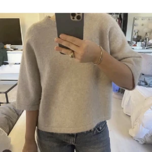 Stickad tröja - Superfin topp från &other stories💓 Inga defekter, som ny🫶🏼🫶🏼