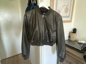 Zara bomber jacka - Snygg bra skick nypris 700