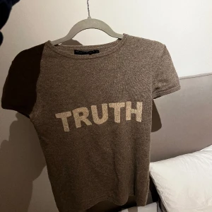 Intressekoll - Superfin T-shirt i Kashmir, bra skick köpt second hand 💗