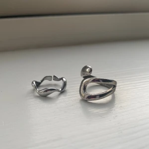 Ringar - Ringar från Olympia rings Nike och Delfi💞 Köpt för 80kr/styck, Båda är justerbara💘 Priset gäller en av ringarna