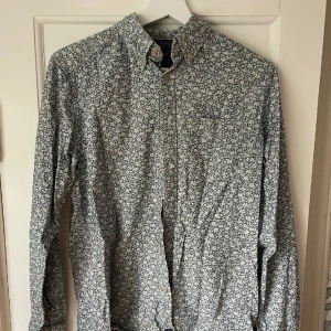 Blommig skjorta - Fint skick