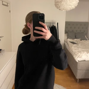 Huvtröja - Säljer denna huvtröja från Gina Tricot❤️