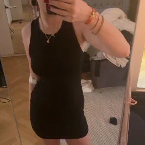 Nyårs kläning  - Jätte fin svart kläning från Armani exchange köpt i usa i våras passar perfekt till nyår 