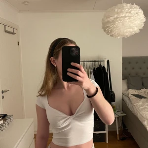 Zara topp - Säljer denna fina och somriga zara topp som inte kommer till använda❤️