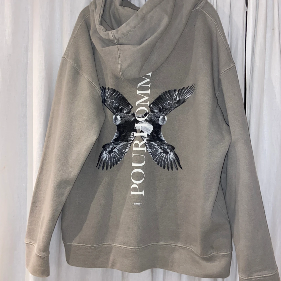 Grå Hoodie med tryck!