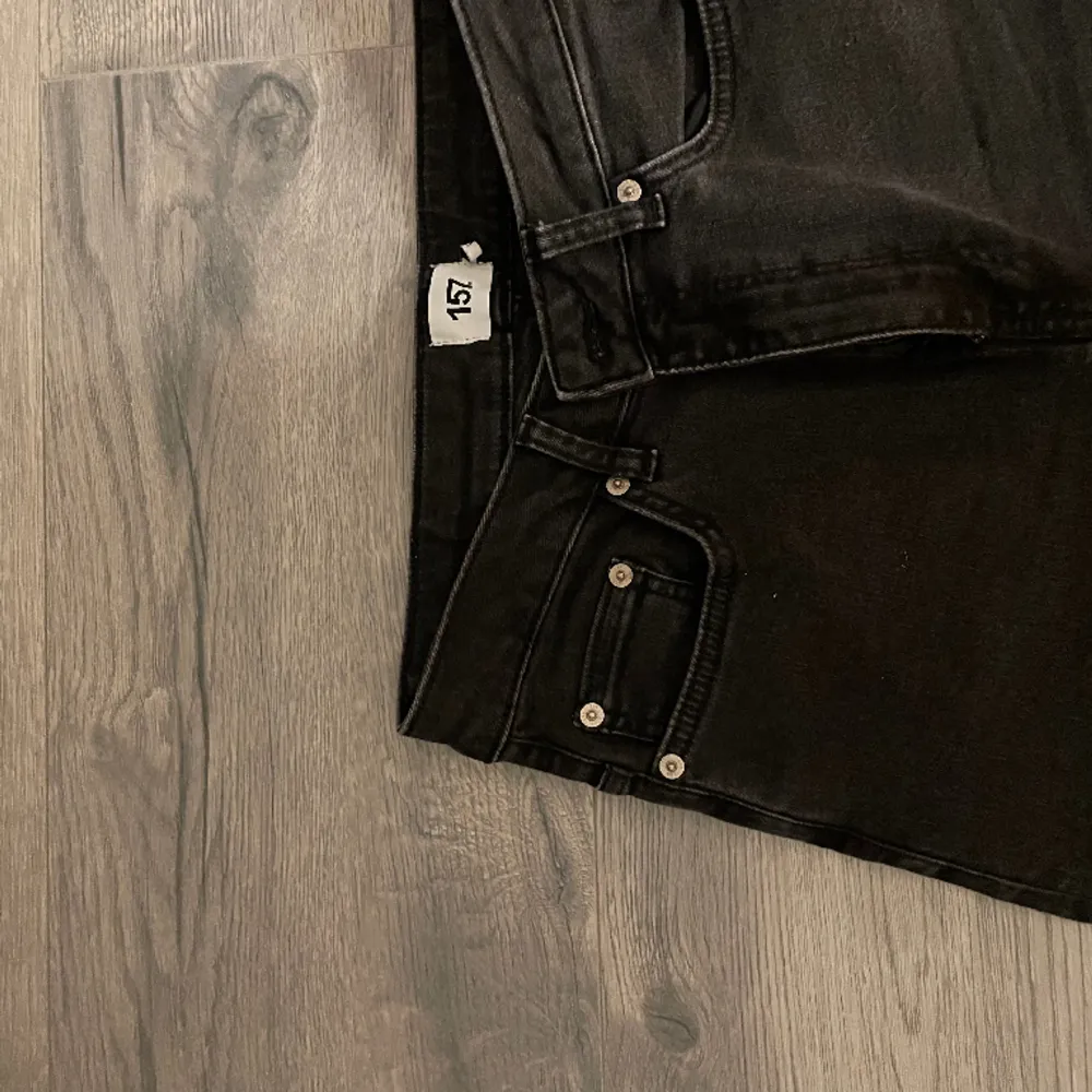 Säljer dessa svarta jättesköna jeans, är i bra skick!😊. Jeans & Byxor.