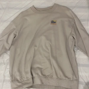 Sweatshirt  - Beige sweatshirt 