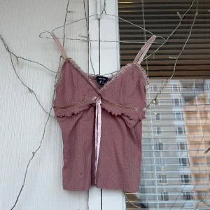 Mexx top  - Ett så fint linne med fina detaljer