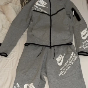 Nike tech fleece  - Grå tech fleece Nike 