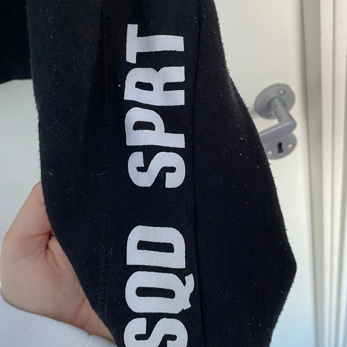 Svart kort hoodie - 91