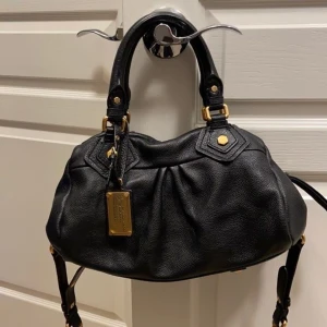 Marc Jacobs väska  - Så snygg Marc Jacobs väska!  Kan skicka fler bilder, skriv privat isåfall🩷