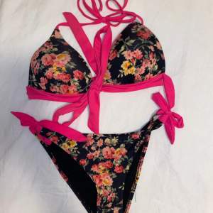 Säljer ett blommigt bikini set. Storlek 40, knappt använd. OBS: köparen står för frakten. (annonsen finns ute på fler sidor)