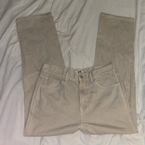 Uniqlo Beige Jeans - Nice Uniqlo Jeans som knappt är använda, Waist 33inch