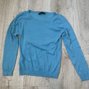 finstickad, blå tröja från zara, storlek L