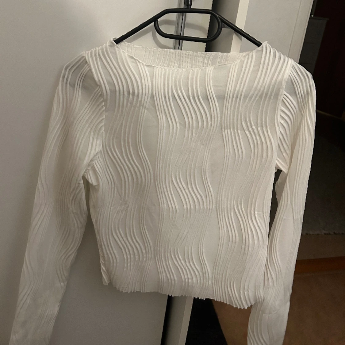 Vit mönstrad långärmad tröja, aldrig använd!!