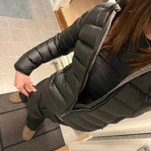 Colmar jacka - Säljer supersnygg colmar jacka köpt här på plick fick nyss hem men tycker den är för liten tyvärr💗 Skriv om intresserad 