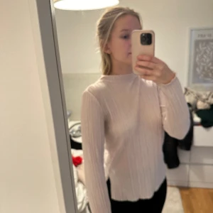 Blus ginatricot - Rosa blus från Ginatricot.  Jätte fint skick! 