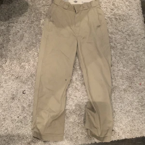 Dickies - Säljer dickies för billigt pris eftersom jag behöver pengar och inte använder dom. 