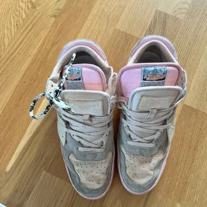 Off white - Snygga slutsålda sneakers 
