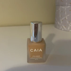 Caia It’s iconic fondation 2c - Säljer på grund av fel färg enbart testad. I färgen 2C